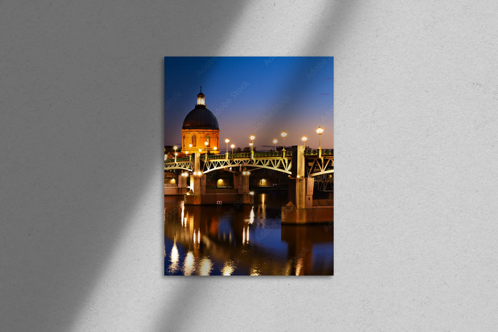 Twilight nad rzeką Garonne w Tuluzie