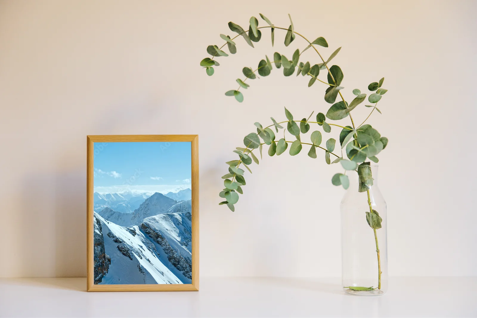 Zimowe panorama gór Dachstein w błękitnych odcieniach