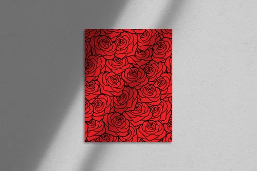 Czerwone róże na tle eleganckiej przyrody