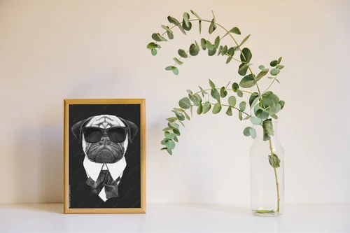 Urokliwy Pies Pug w Retro Okularach