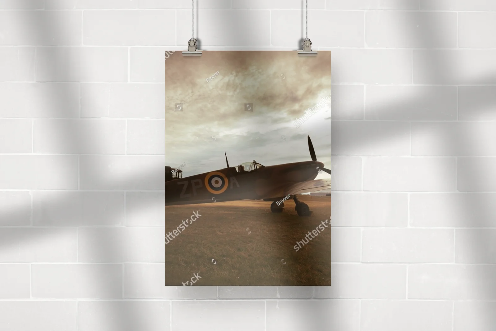 Spitfire na tle zachodzącego słońca