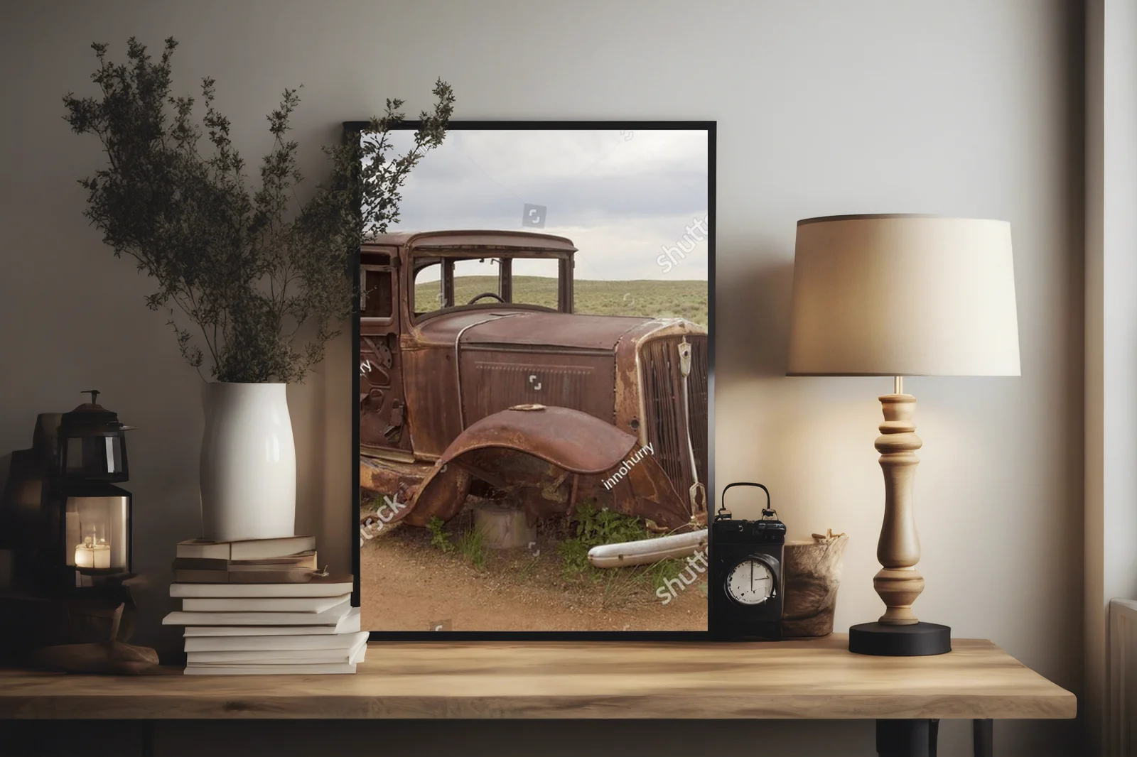 Nostalgiczne auto w bezkresnym pustkowiu amerykańskiego zachodu