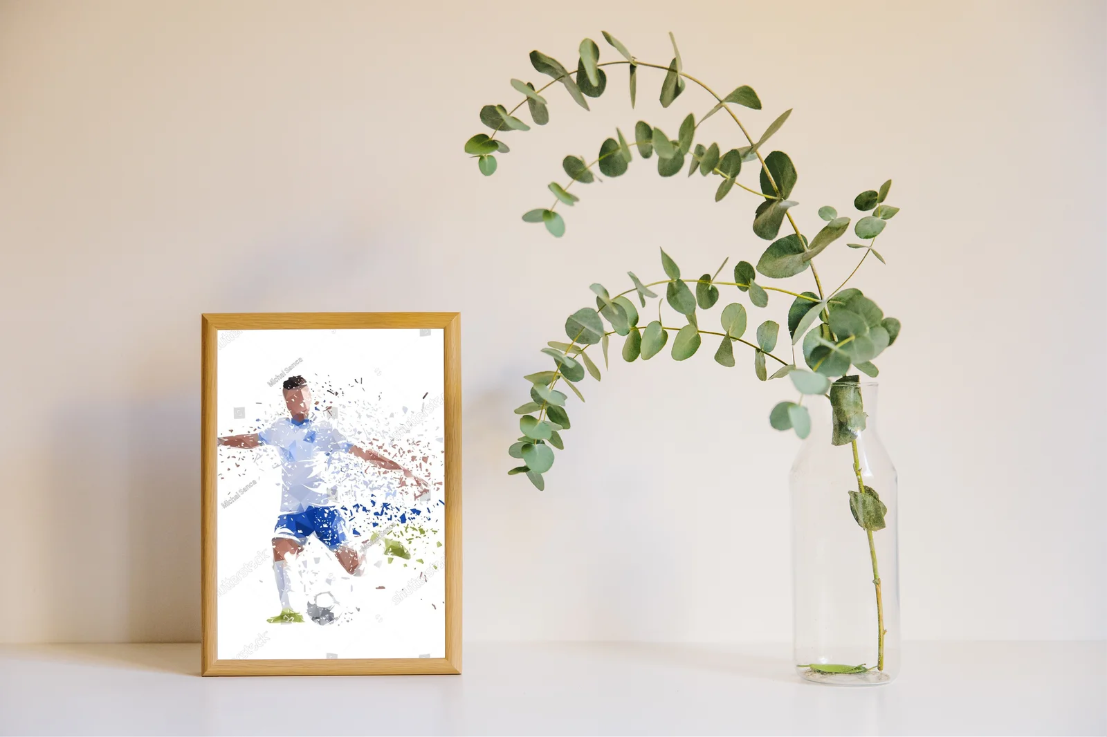 Dynamiczny sportowy portret w świetlistej bieli