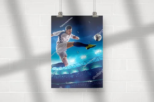 Mistrzowski rzut piłki w nocnym blasku stadionu