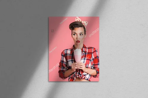 Retro urok pin-up girl z mlecznym shake'em
