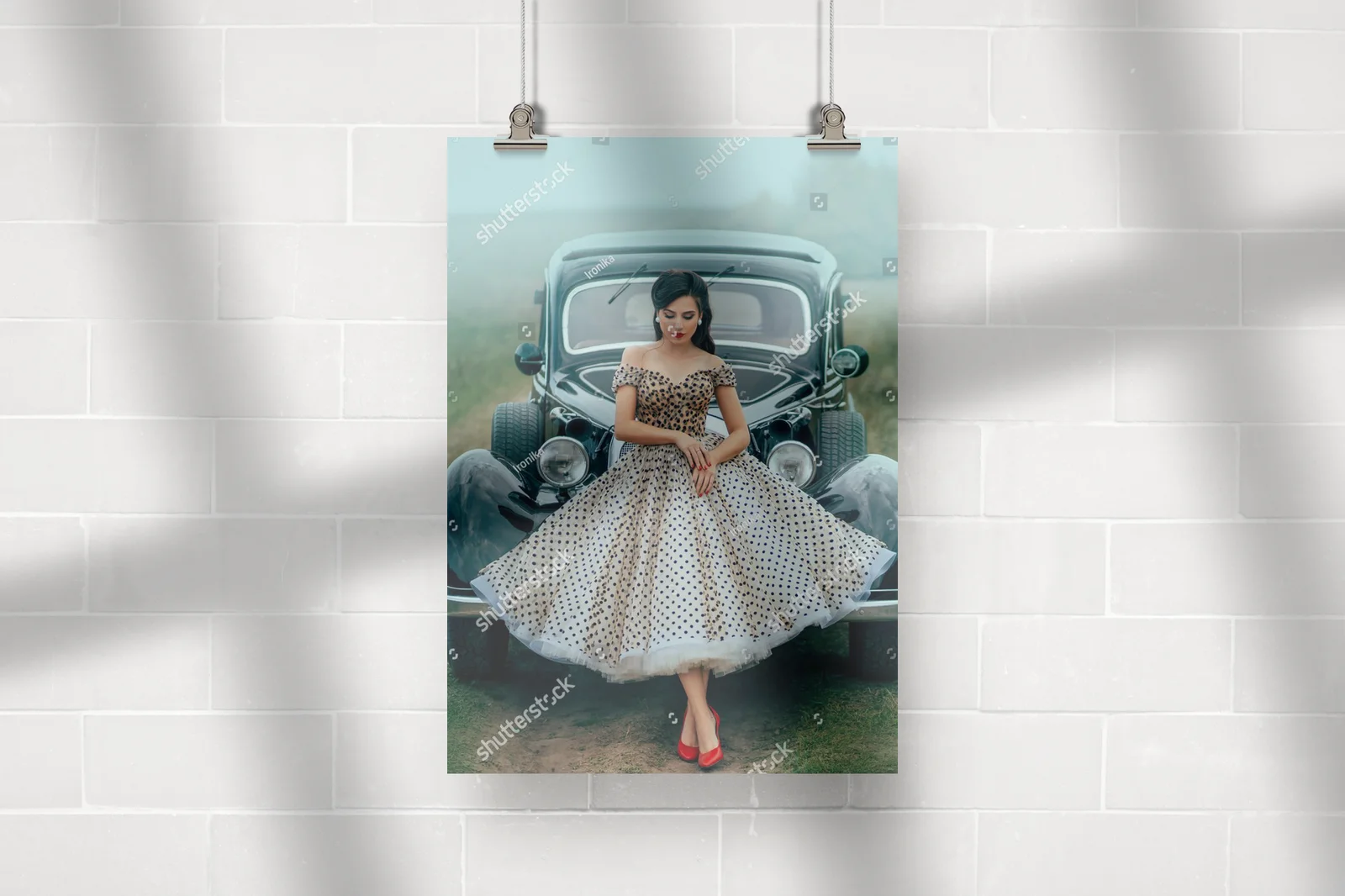 Pin-up styl w towarzystwie klasycznego auta