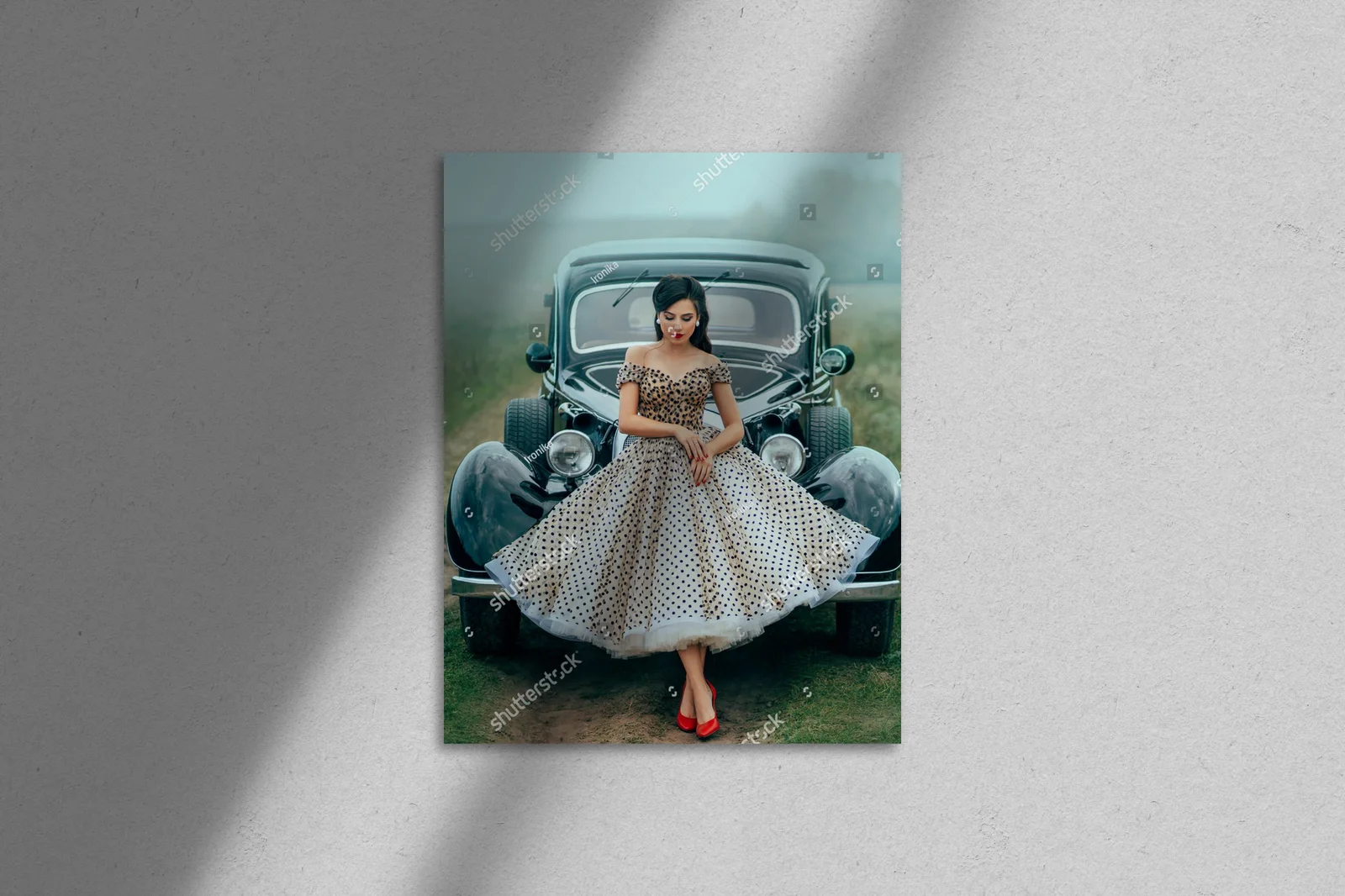 Pin-up styl w towarzystwie klasycznego auta