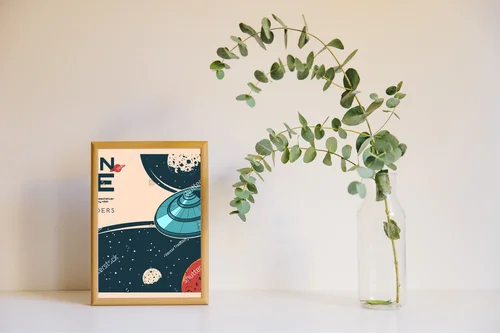 Kosmiczna podróż z retro obcymi w galaktycznym stylu