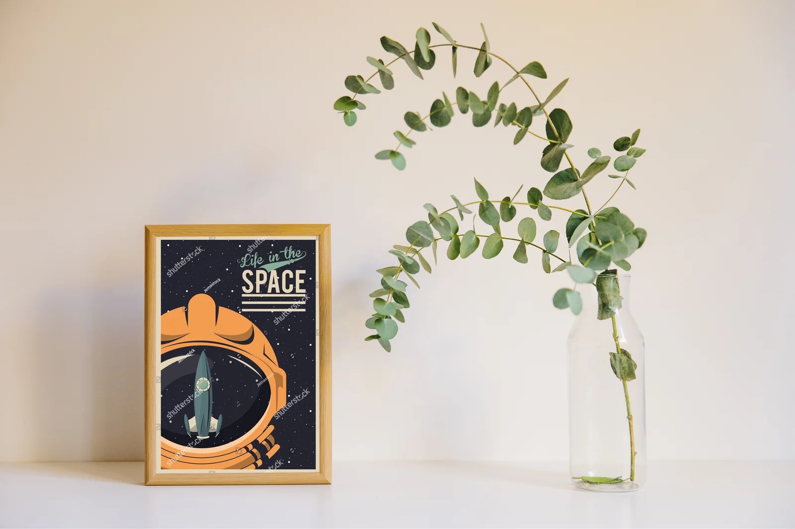 Kosmiczna podróż w retro stylu z astronautą