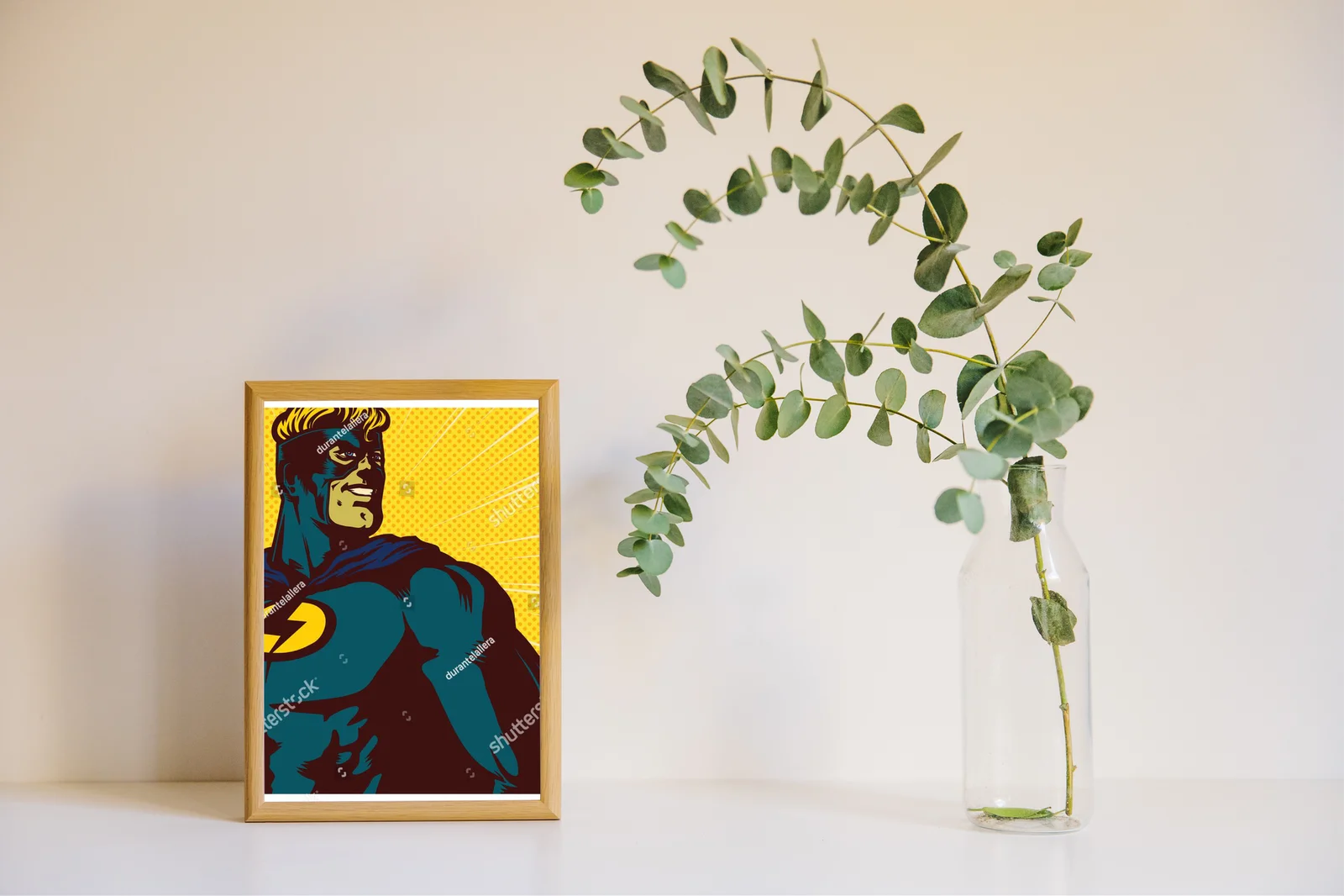 Superbohater w stylu pop art z dynamicznym tłem
