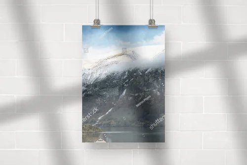 Majestatyczne góry nad fiordem Aurlandsfjord