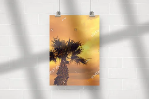 Tropikalna magia palm w złotej scenerii