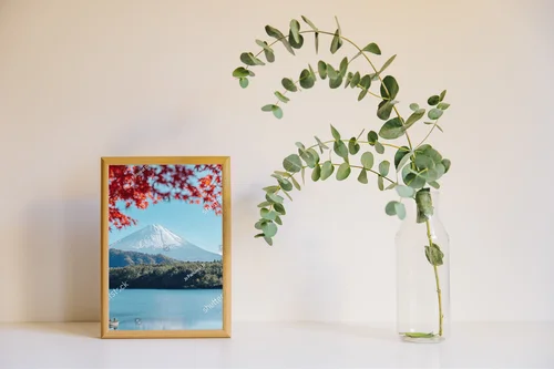 Majestatyczny widok na Fuji w autumnalnej scenerii