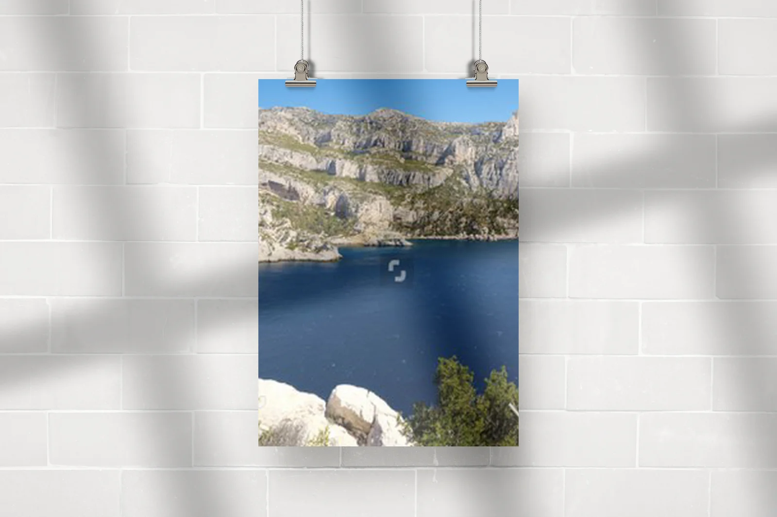Malownicze calanques Morgiou nad lazurowym morzem