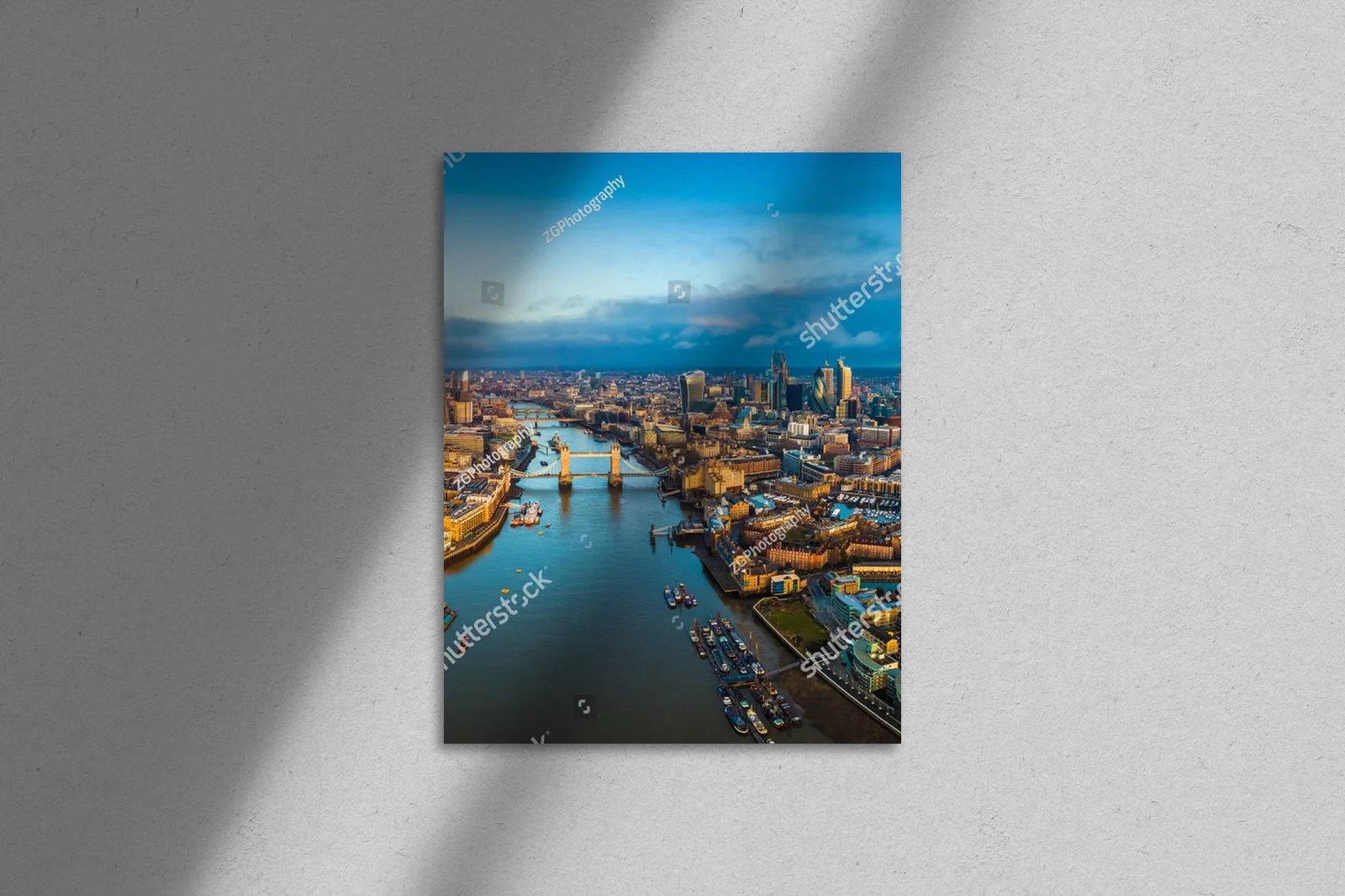 Panoramiczny zachwyt Londynu w odcieniach złota