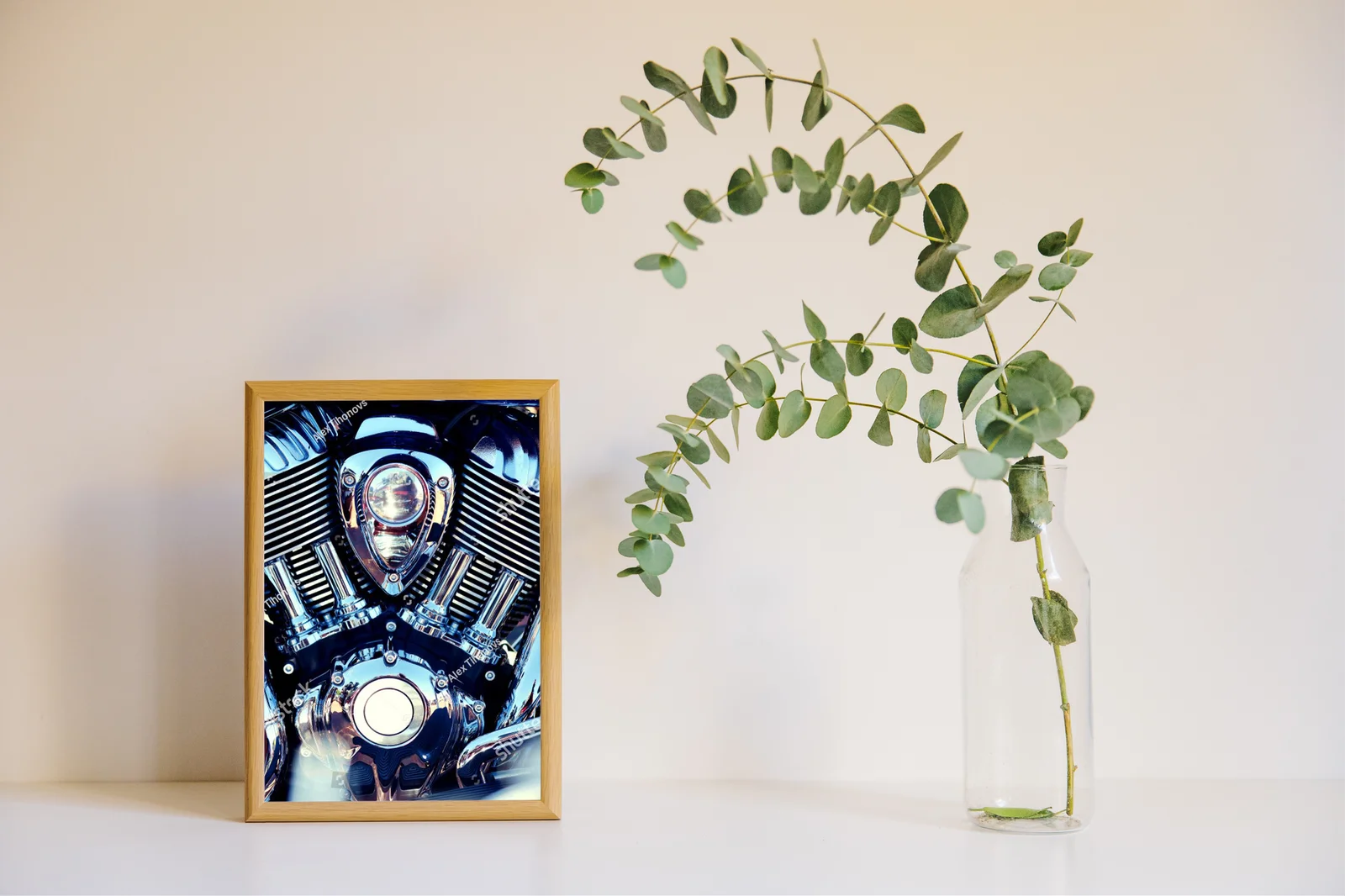 Elegancka siła silnika motocykla w odcieniach srebra