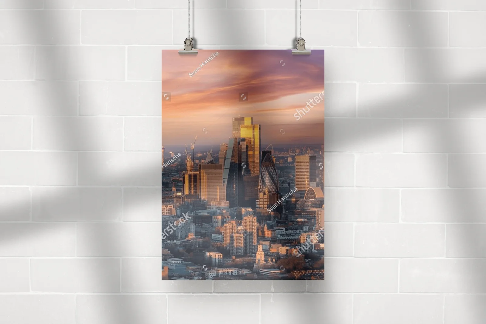 Panoramiczny widok londyńskiego skyline o wschodzie słońca