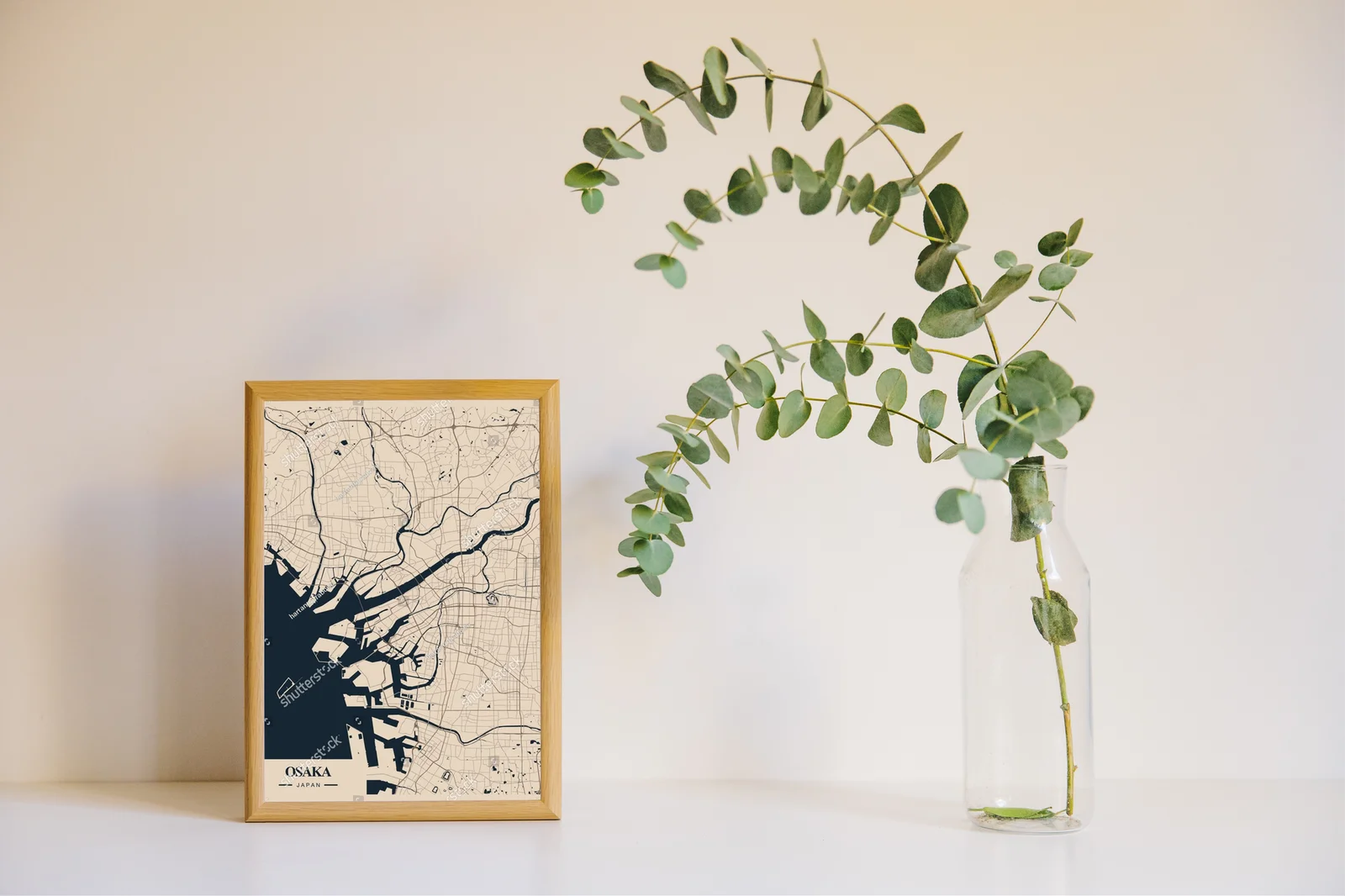 Minimalistyczna mapa Osaki w stonowanych barwach