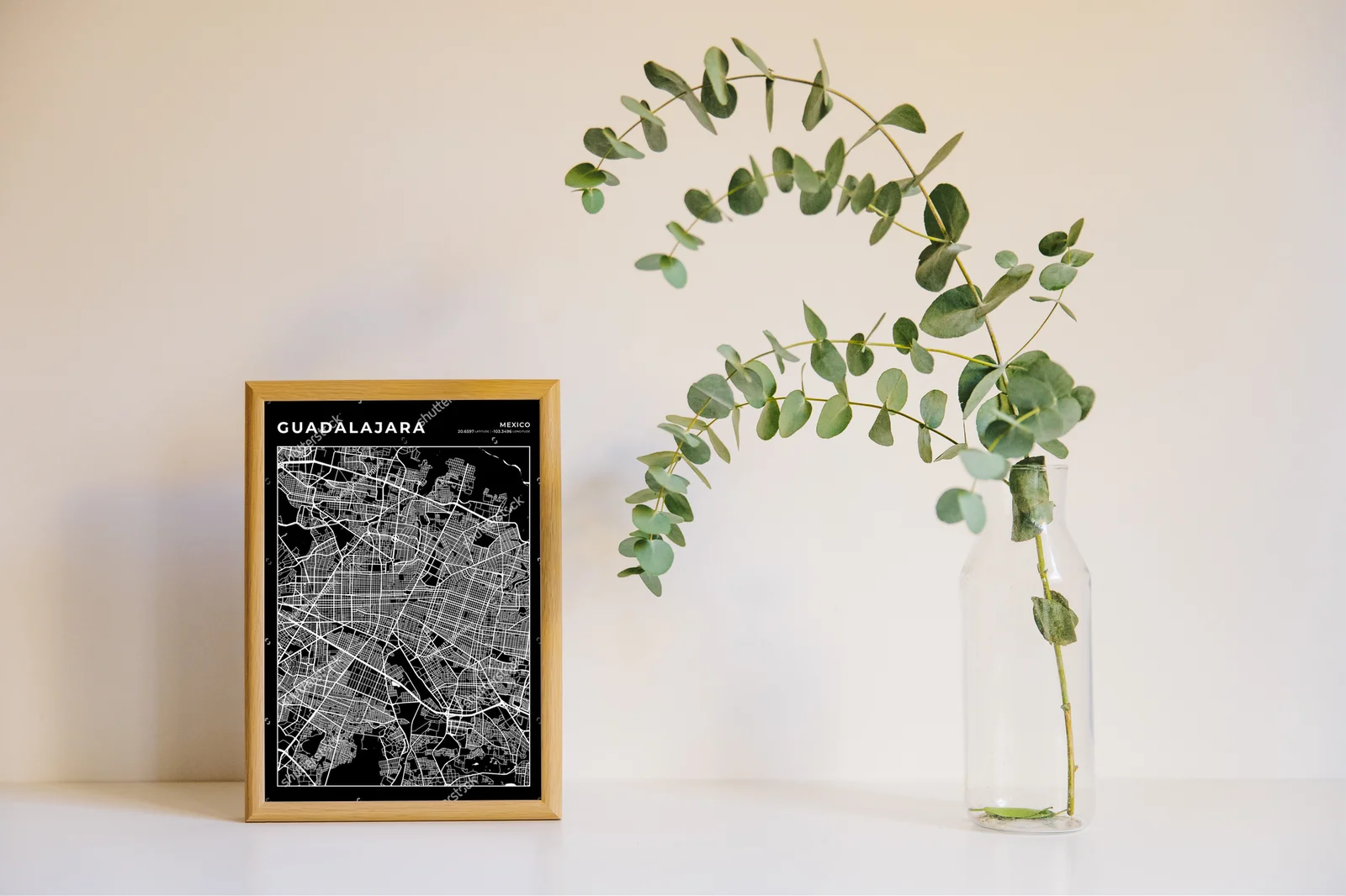 Nowoczesna mapa Guadalajara w monochromatycznej aranżacji