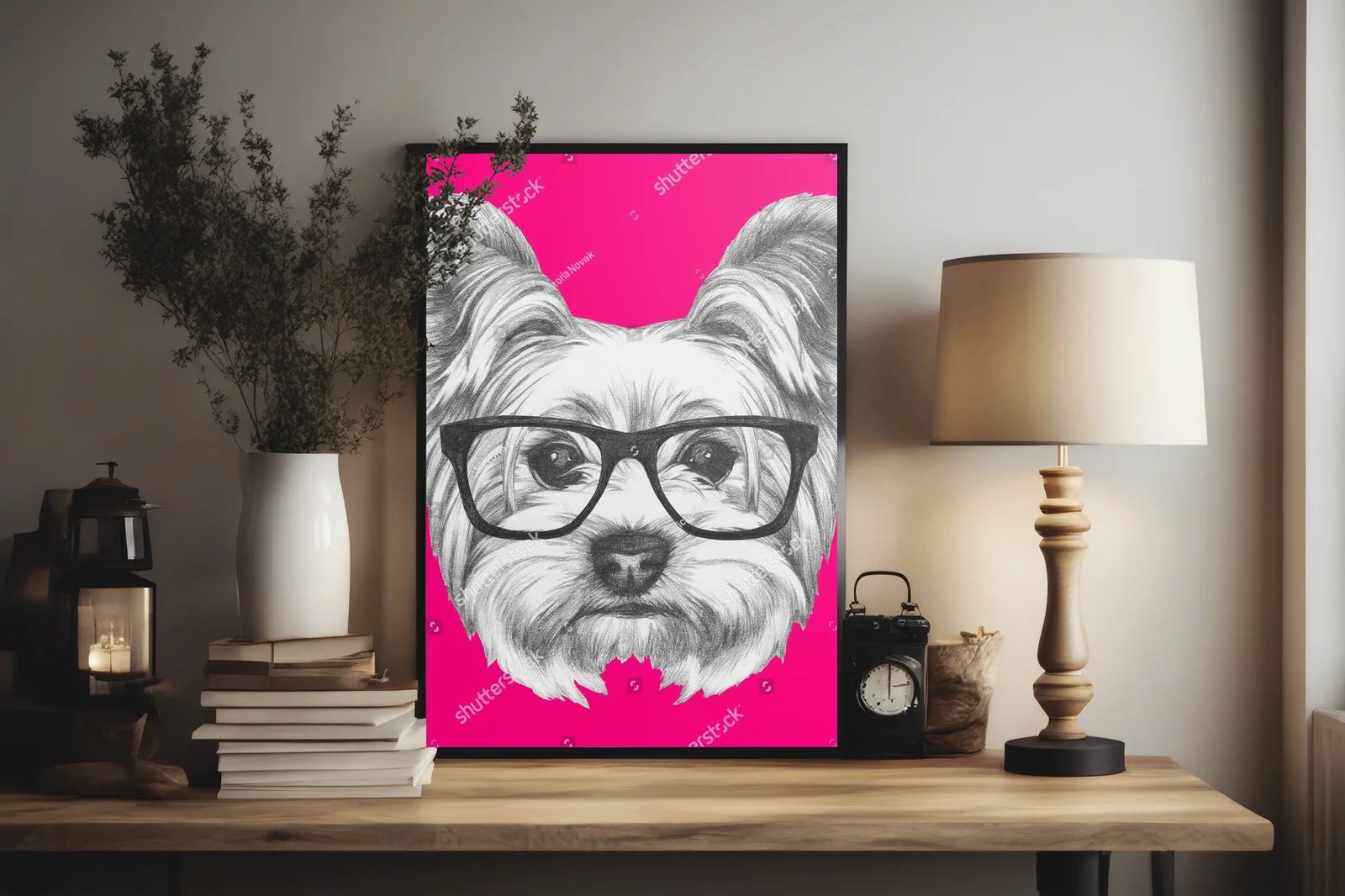 Uroczy Yorkshire Terrier w modnych okularach