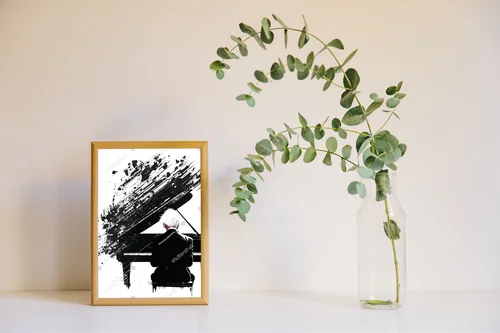 Zmysłowa sylwetka pianisty w monochromatycznej aranżacji