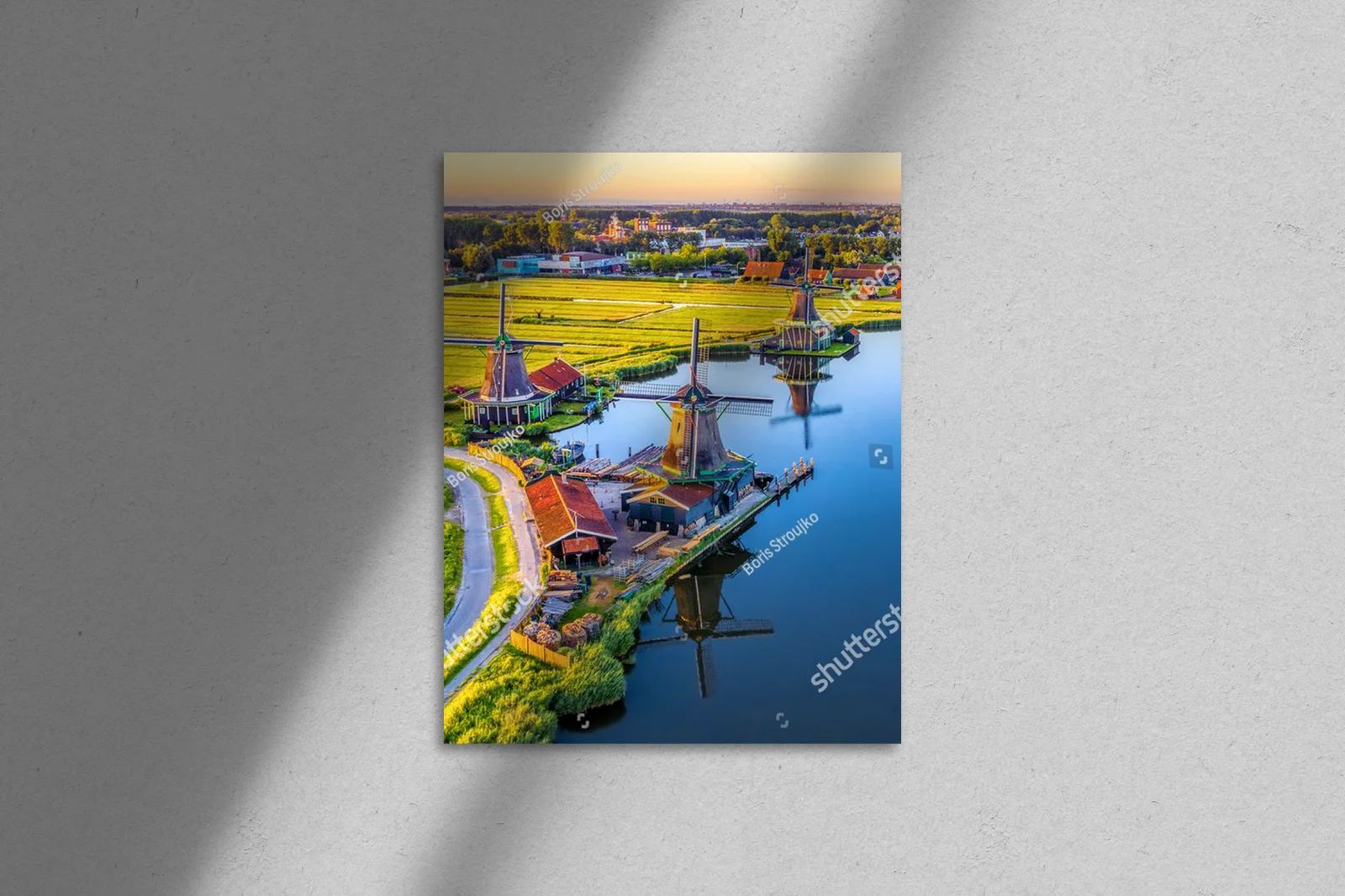 Idylliczny pejzaż wiatraków Zaanse Schans
