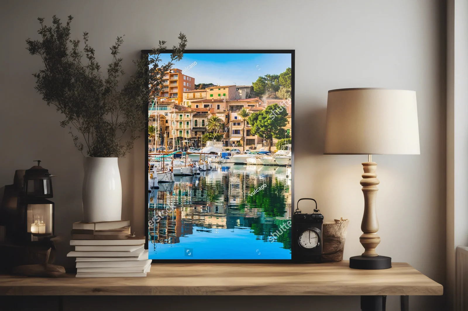 Idylliczny Port de Soller w błękicie Morza Śródziemnego