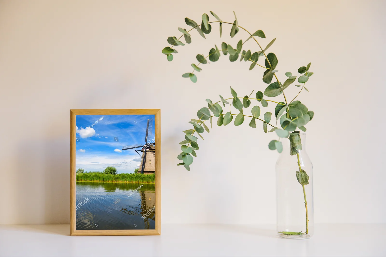 Urok tradycyjnego młyna w malowniczym Kinderdijk