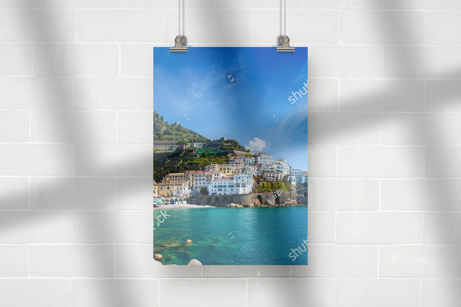 Malownicza panorama Amalfi nad lazurowym morzem