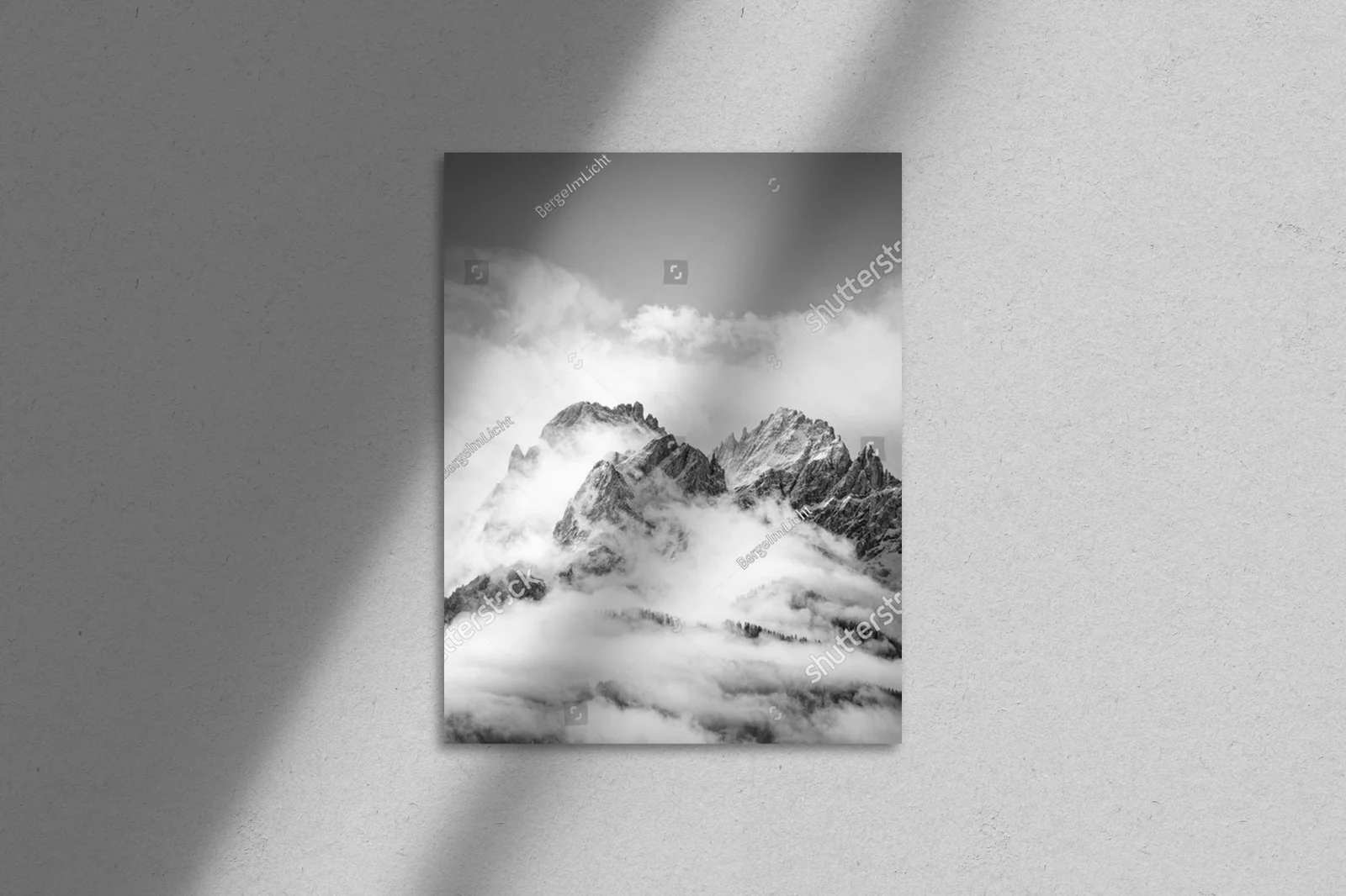 Zimowy pejzaż Dolomitów w monochromatycznej tonacji