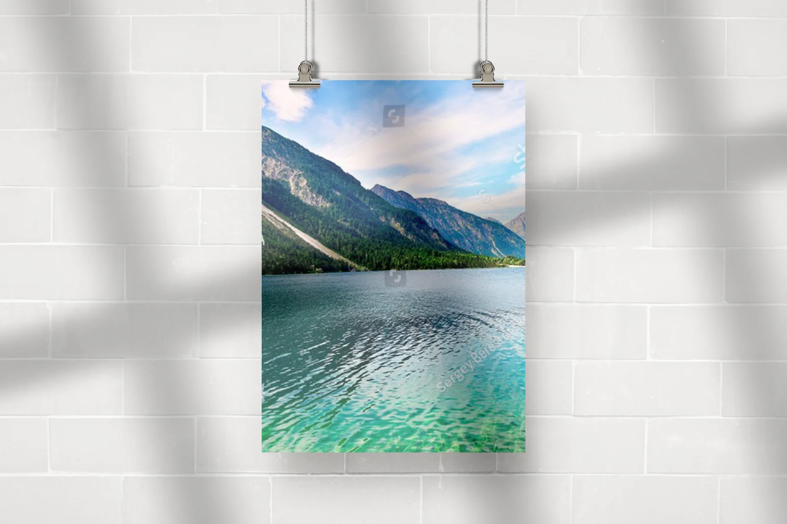 Alpejska panorama jeziora Plansee w Austrii