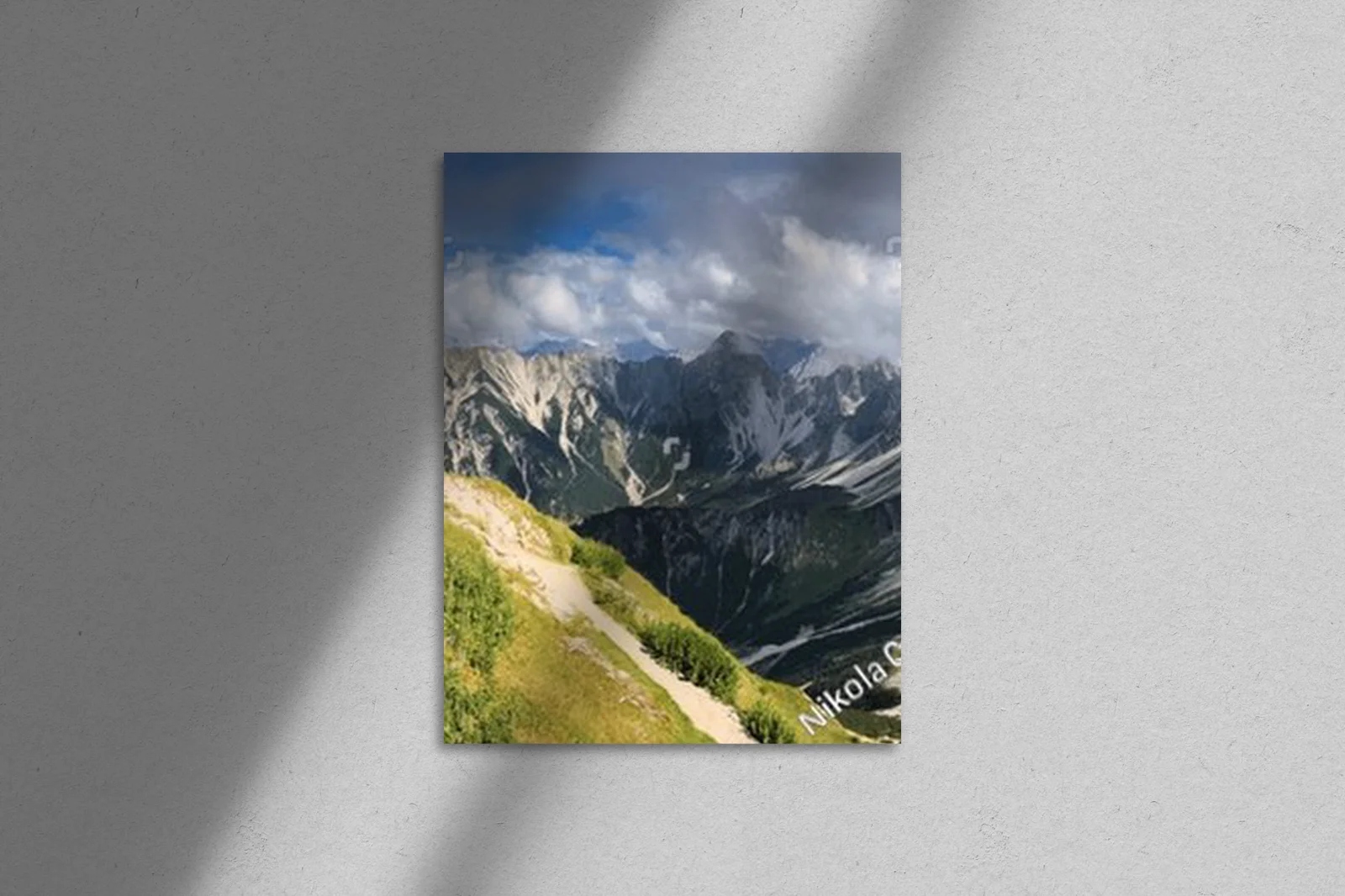 Panoramiczne widoki Karwendel w letniej aurze