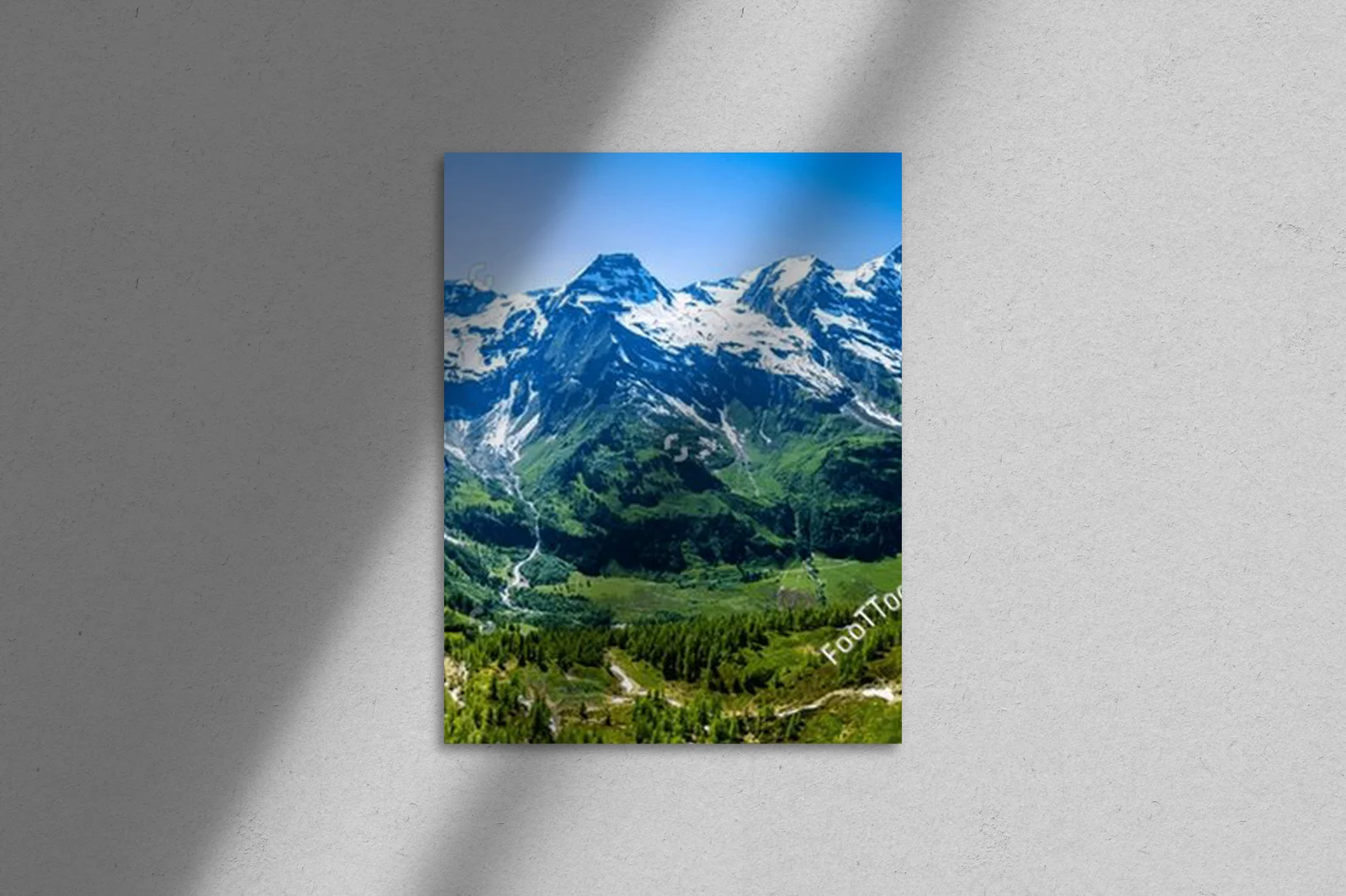 Alpejska panorama Grossglocknera w błękicie