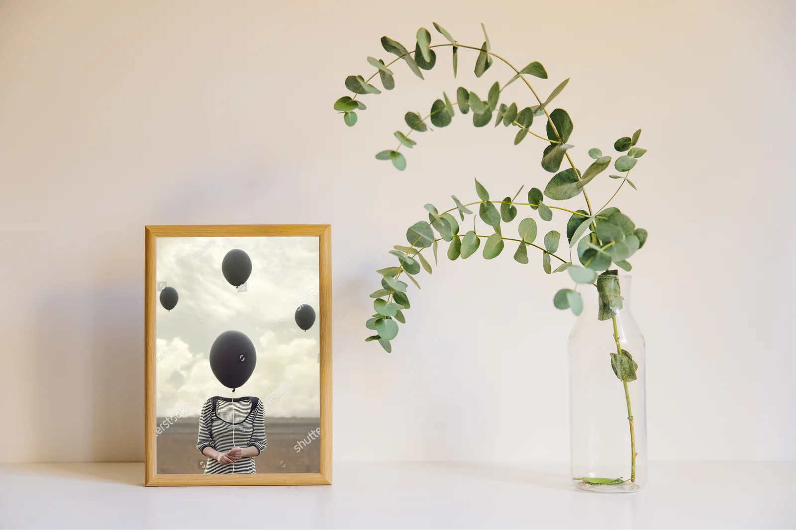 Surrealna podróż do świata marzeń z balonami