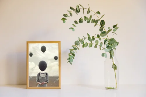 Surrealna podróż do świata marzeń z balonami