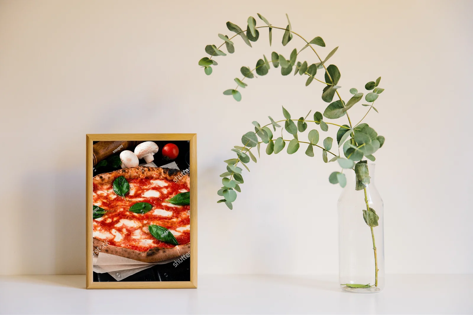 Aromatyczna kompozycja pizzy w ciemnych tonach