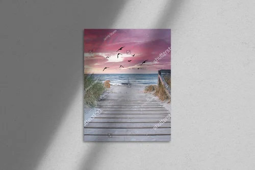 Zachwycająca plaża z drewnianym pomostem