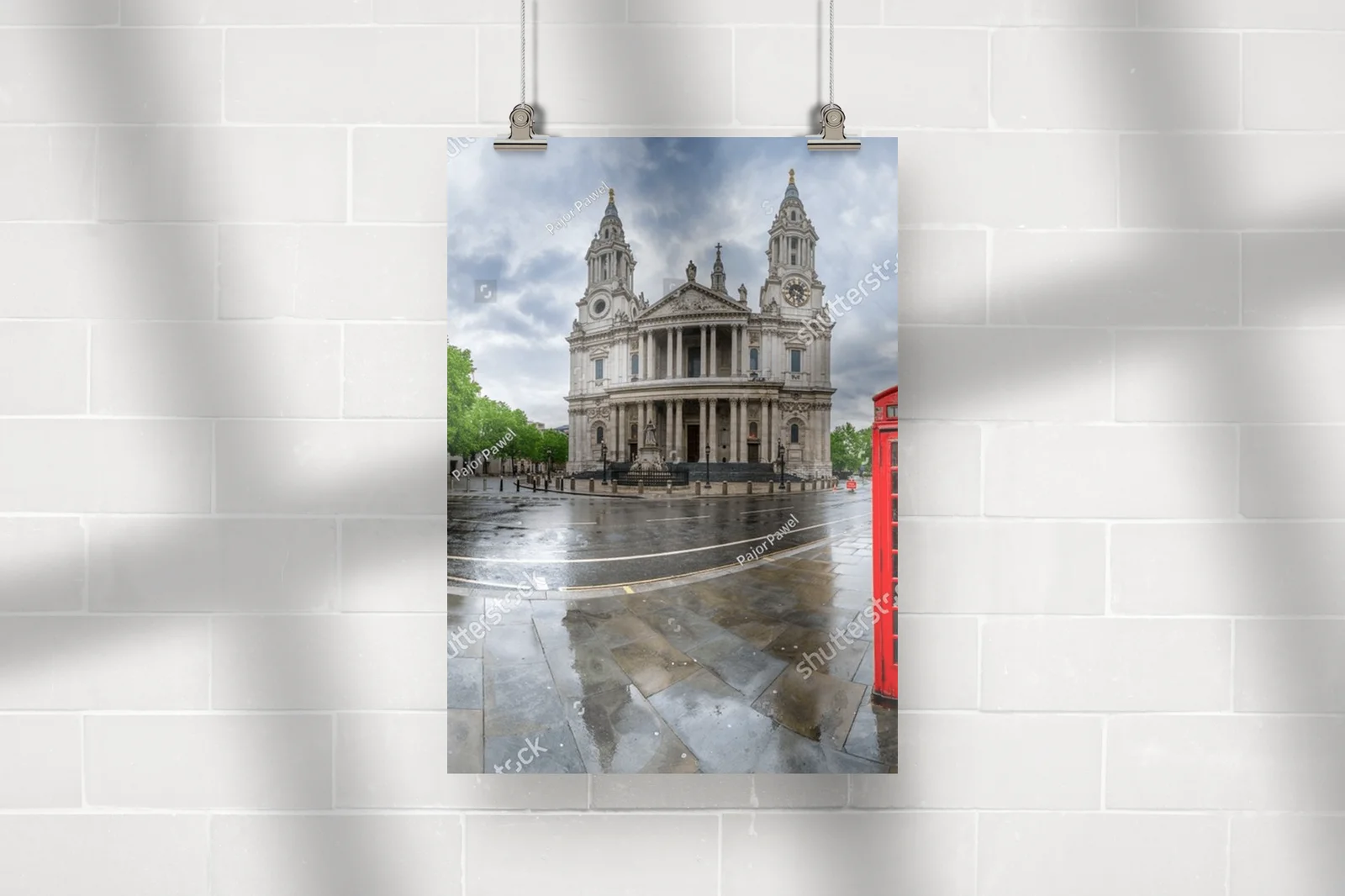 Elegancka panorama Londynu w deszczową scenerię