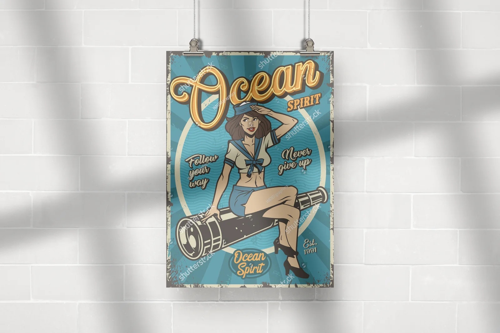 Urok retro: morska dziewczyna w kolorach oceanu