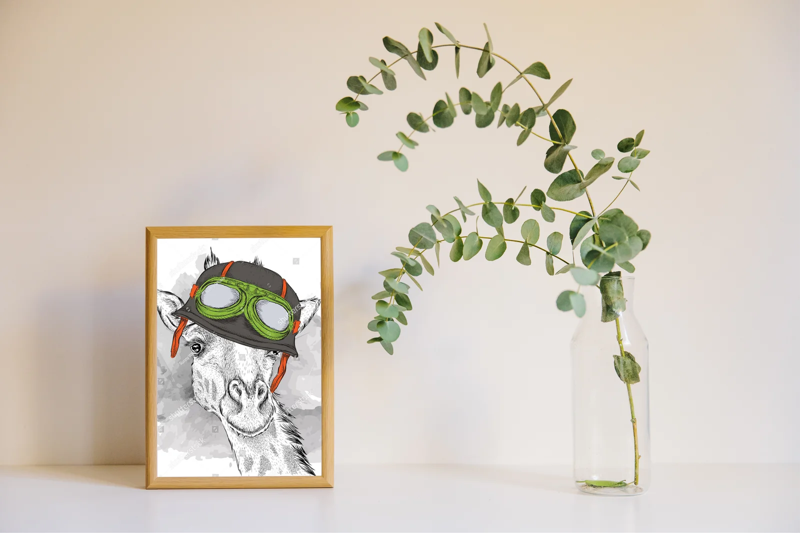 Giraffe in a Helmet: Hipsterska Ekspresja Kolorów