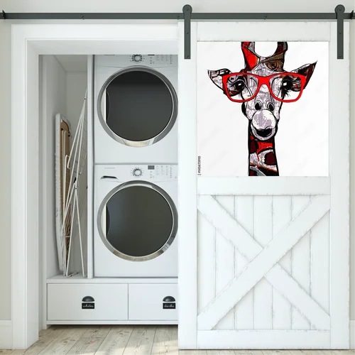 Stylowa giraffa w okularach przeciwsłonecznych