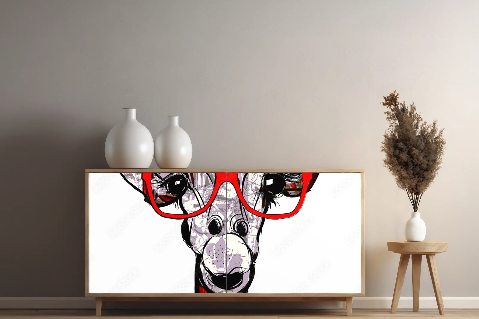 Stylowa giraffa w okularach przeciwsłonecznych