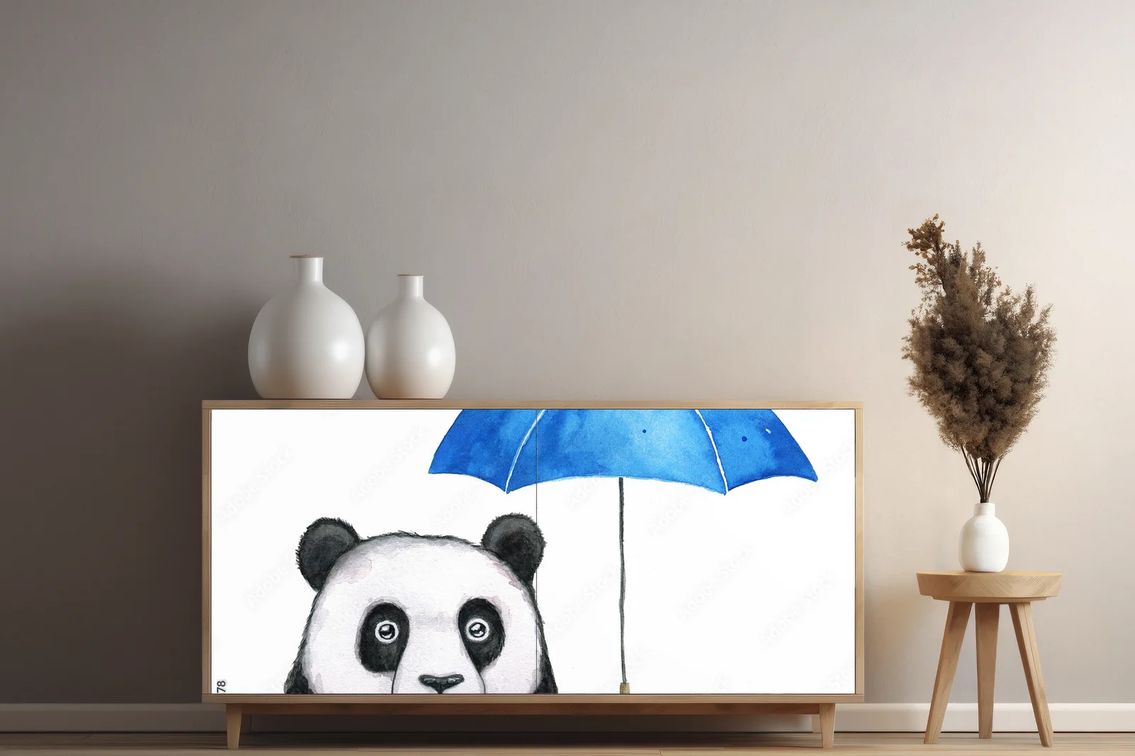 Uroczy panda pod niebieskim parasolem