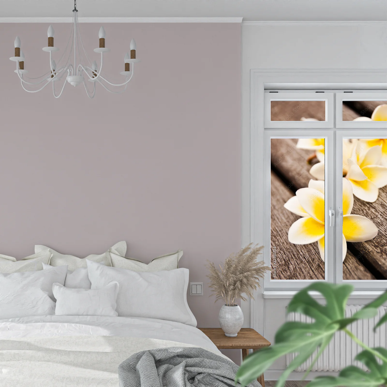 Kwiaty frangipani na tle drewnianym