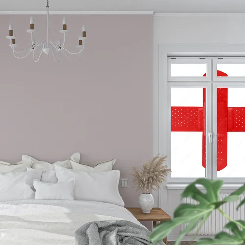 Symboliczna harmonia w bieli i karminie