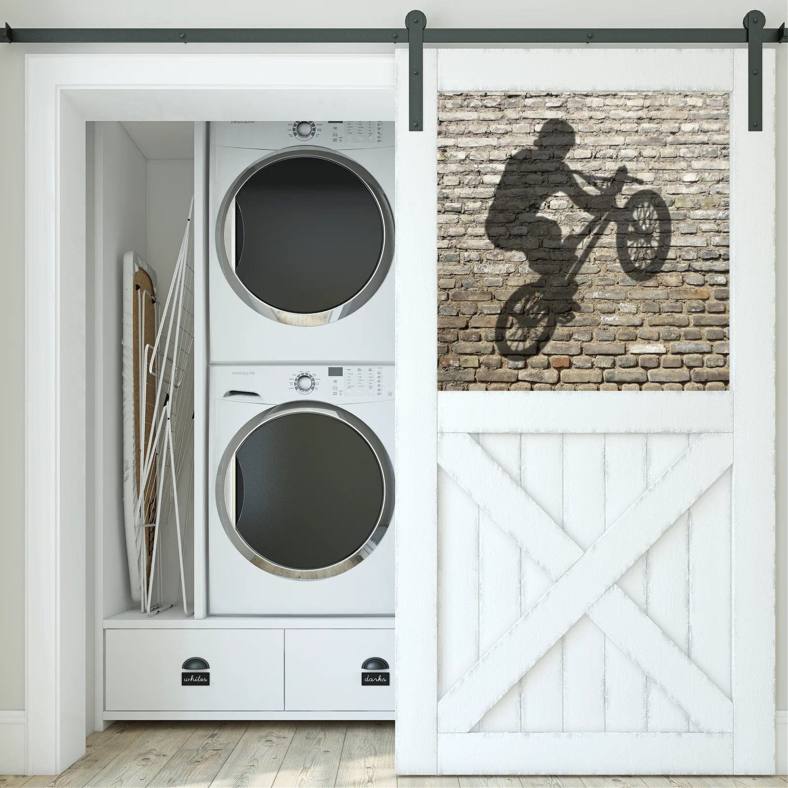 Sylwetka BMX na tle miejskich bricków