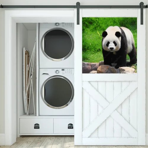 Urokliwe czarno-białe pandy w naturalnej harmonii