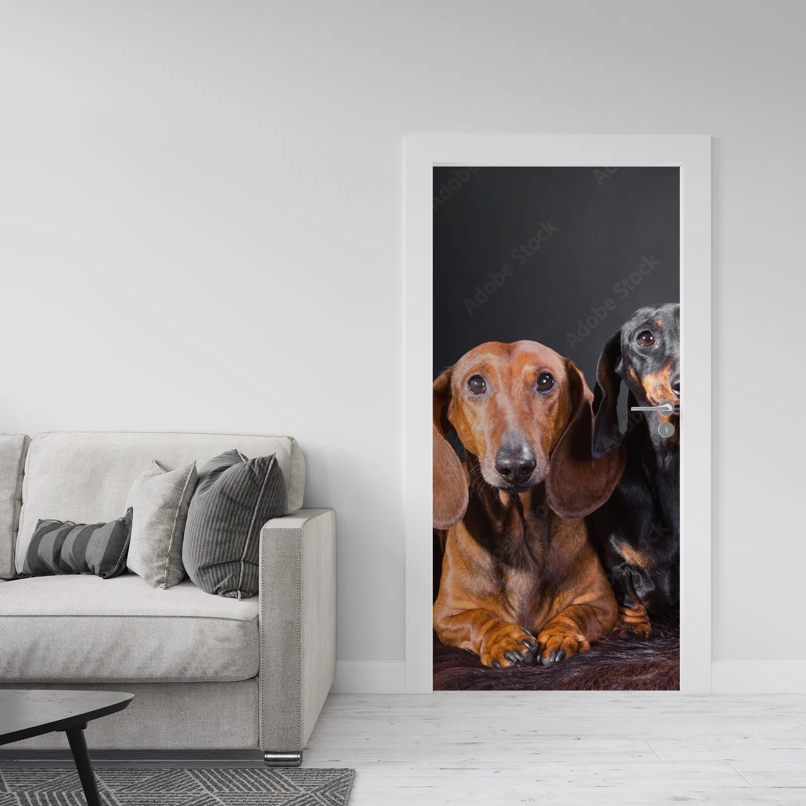 Cztery urocze dachshundy w tajemniczym otoczeniu