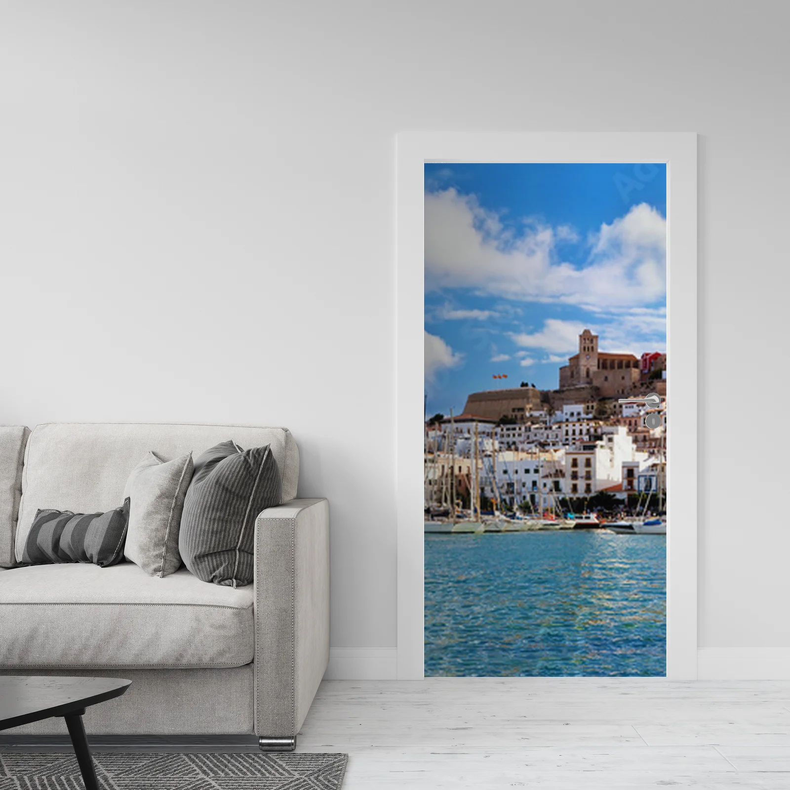 Malownicza panorama Ibizy w letnich odcieniach