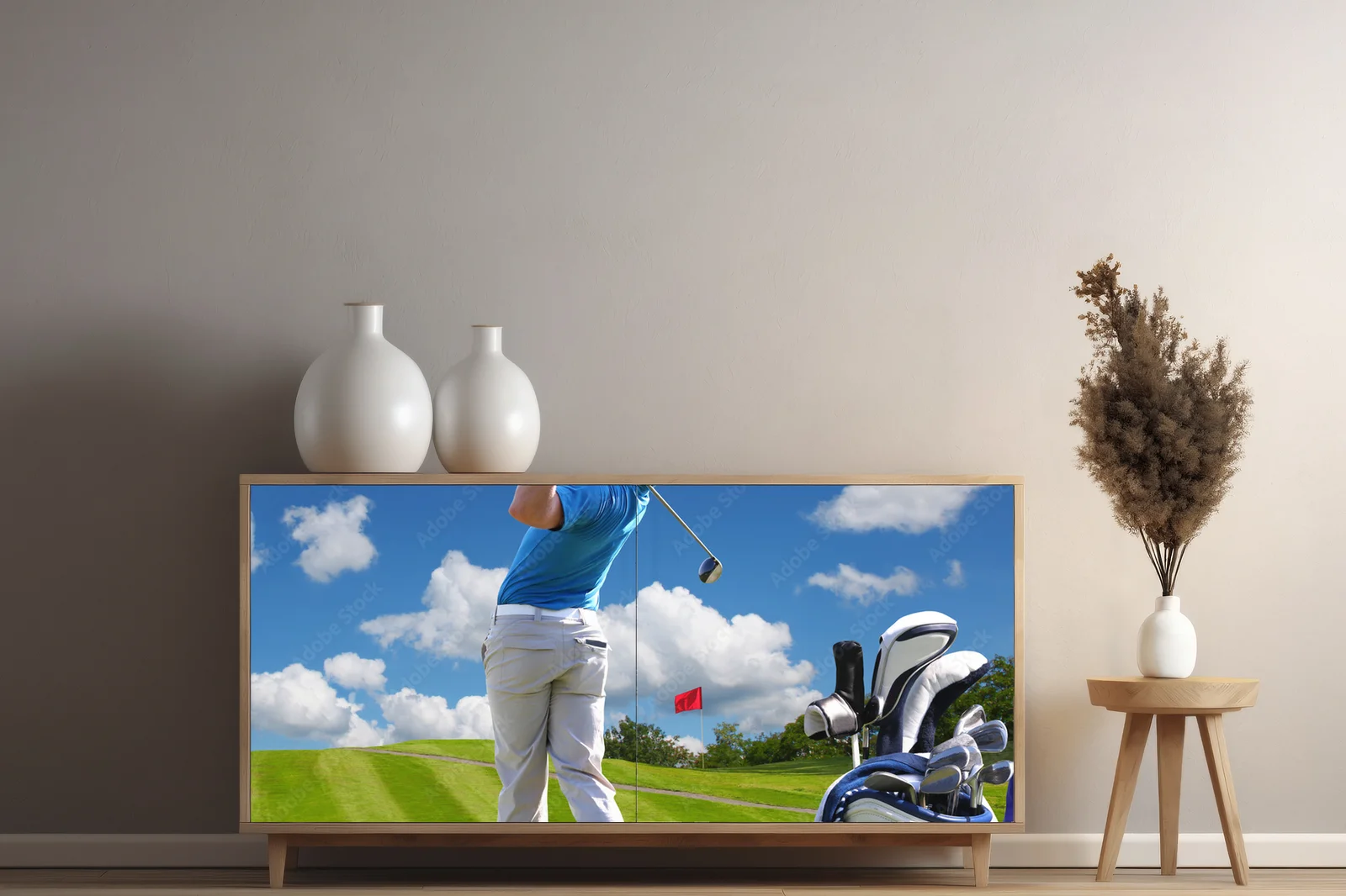 Wspaniały golfowy zachód słońca w żywych barwach